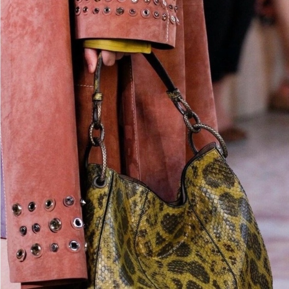 Bottega Veneta Natural Anaconda Loop Bag - Picture 2 of 10